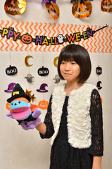 ハロウィンパーティーを楽しむ女の子
