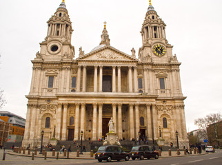 Fototapeta na wymiar St Paul cathedral, London