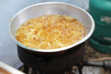 Making french fries is delicious in pan