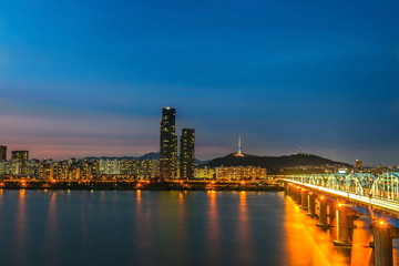 Naklejka premium City skyline at the Han River in downtown Seoul at night South Korea