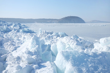 Fototapeta na wymiar Huge blocks of ice in the sea