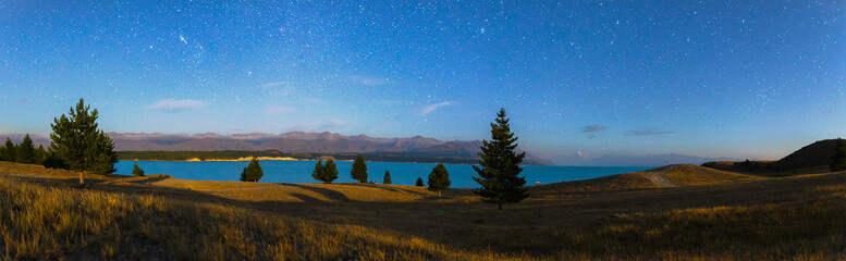 beautiful Night sky at Lake Pukaki , New Zealand - obrazy, fototapety, plakaty