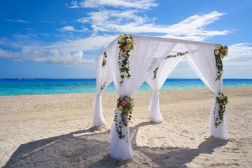 Fotobehang Caribbean wedding gazebo on the beach © lunamarina