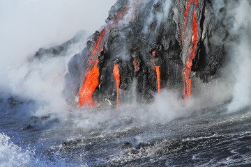 La lave coule du volcan Kilauea