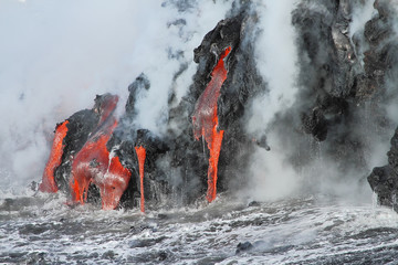 Lava stroomt uit de Kilauea-vulkaan