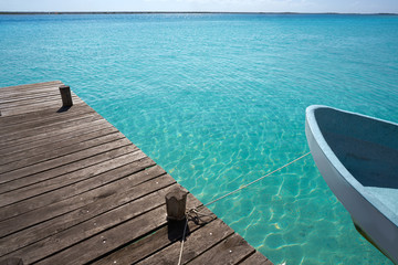 Laguna de Bacalar Lagoon in Mexico © lunamarina