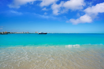 Fototapeta na wymiar Cancun Playa Langostas beach in Mexico