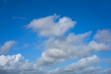 Fototapeta na wymiar Blue summer sky white cumulus clouds