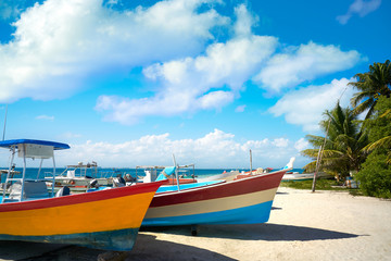Fototapeta na wymiar Isla Mujeres island Caribbean beach Mexico