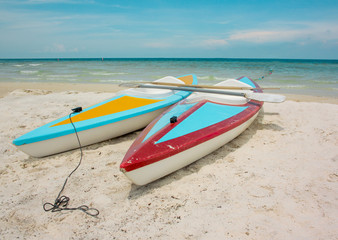 Colourful boats in the sea - Kajak-Boote Paddel-Boote Strand Meer 