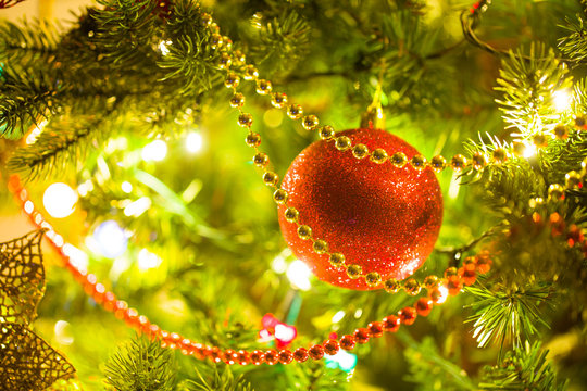  decorated Christmas tree