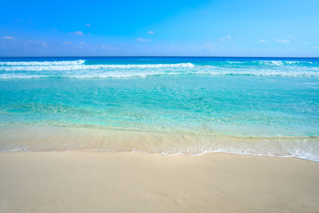Fototapeta na wymiar Playa Marlin in Cancun Beach in Mexico