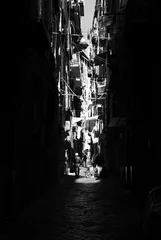 Fotobehang Luce nel vicolo di Napoli © Sara Michilin