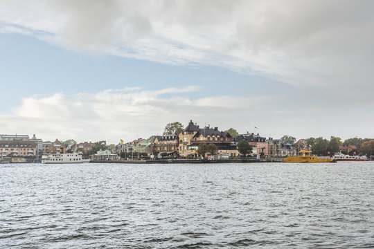 Vaxholm en mulen och regning h&ouml;stdag