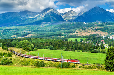 Obraz premium Passenger train in the High Tatra Mountains, Slovakia