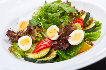 vegetable salad with egg