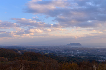 北海道　夕暮れ時の函館　城岱牧場からの風景