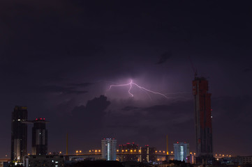 バンコク　雷雲の街並み