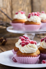 Obraz na płótnie Canvas Candied cranberries and cream cheese cupcakes