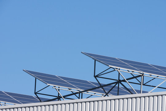 Solaranlage auf Hallendach