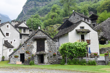 Fototapeta na wymiar Traditional rural village of Fontana on the Swiss alps