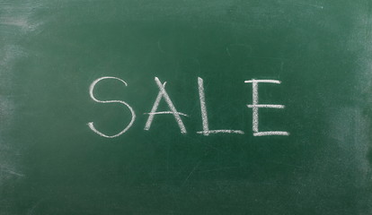 Obraz premium Sale word drawn on chalkboard, blackboard texture