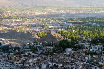 Obraz premium Landscape of Leh city and mountain around from Leh Monastery Leh district, Ladakh, in the north Indian state of Jammu and Kashmir.