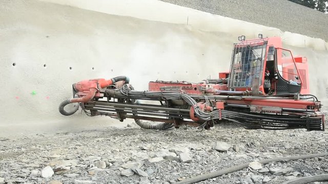 Bohrung mit dem Drehbohrger&auml;t auf der Baustelle Autobahn A 46 Anschlussstelle Bestwig in Richtung Nuttlar