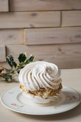 Meringue tartlet cake and christmas decoration
