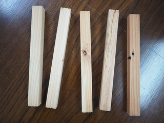 Five wooden sticks are on a table