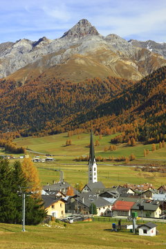 Zuoz "im goldenen Oktober"