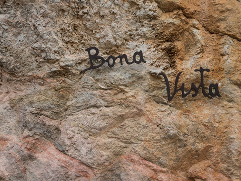 writing bona vista on a natural stone wall