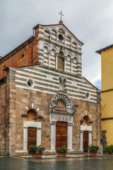 Fototapeta na wymiar church of San Giusto, Lucca, Italy