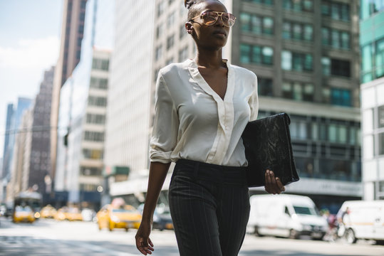Black businesswoman walking in Manhattan - New York City