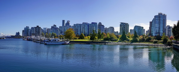 Obraz na płótnie Canvas Panoramic view of vancouver downtown, BC, Canada