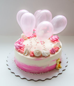 Biscuit cake with pink balloons