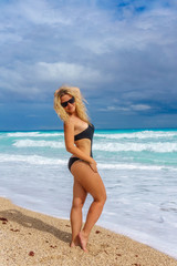 Fototapeta na wymiar young beautiful blonde girl on a gorgeous Caribbean beach