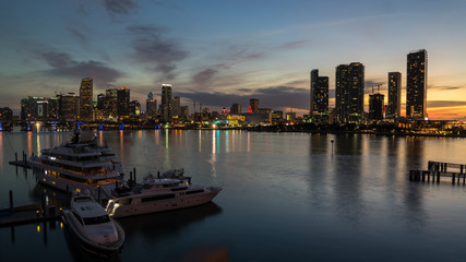 Fototapeta na wymiar Miami Skyline at sunset