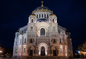 Fototapeta na wymiar Naval cathedral of Saint Nicholas at night in Kronstadt, Russia