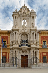 Fototapeta na wymiar Portada de estilo barroco del Palacio de San Telmo, sede de la Presidencia de la Junta de Andalucia en Sevilla, España