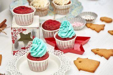 Christmas cupcakes and gingerbreads.