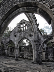 Fototapeta na wymiar the ruined medieval church in heptonstall west yorkshire