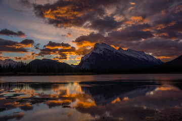 Sonnenaufgang an den Vermillion Lakes