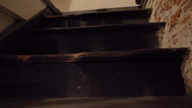 subiendo las escaleras