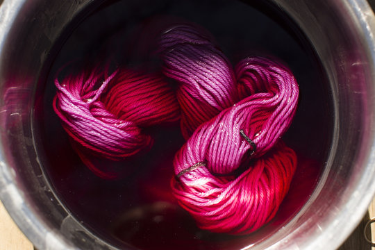 Natural dyed yarn