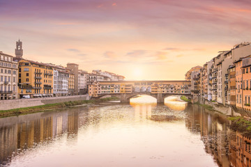 Fototapeta na wymiar Ponte Vecchio over the Arno River in Florence