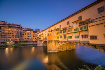 Fototapeta premium Ponte Vecchio over the Arno River in Florence