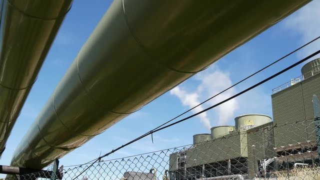 Tubature energia geotermica centrale di produzione elettricit&agrave; in Toscana