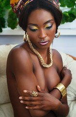 Beautiful dark skin afro girl with professional make-up and gold jewelry - 178029092