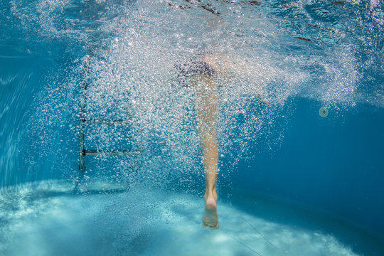 Kid diving in the pool